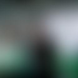 «И корабль плывет»