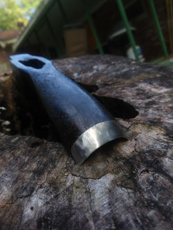 This adze sports a top-bevel, which is ideal for bowl-making.