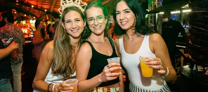 bachelorette_amigas_mobile_720.webp
