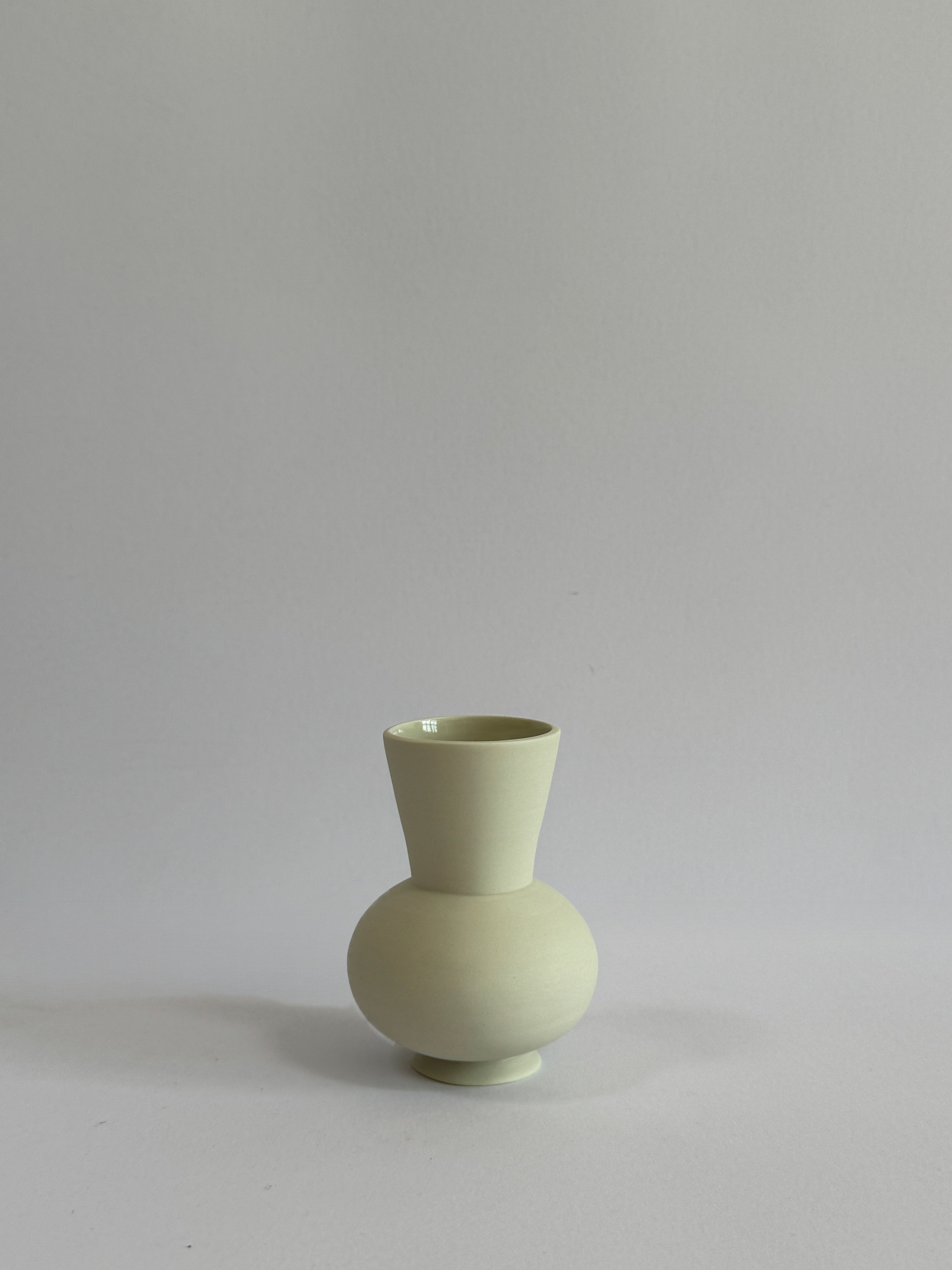 Mini stem vase - pale green