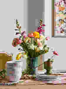 vase with loose floral table setting