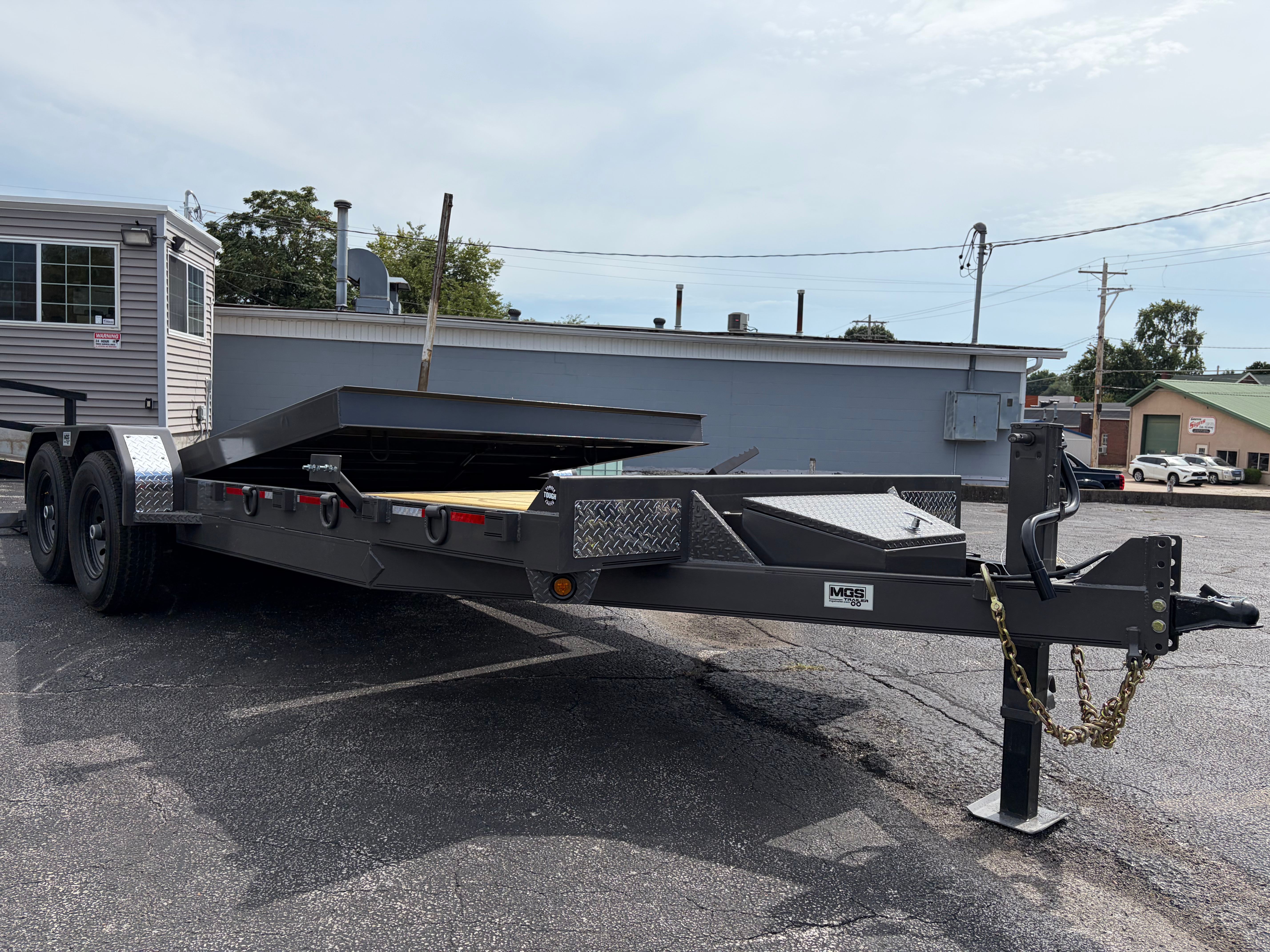Split Deck Trailer 82"x22' 14K Tandem Axle (Tilt Trailer)