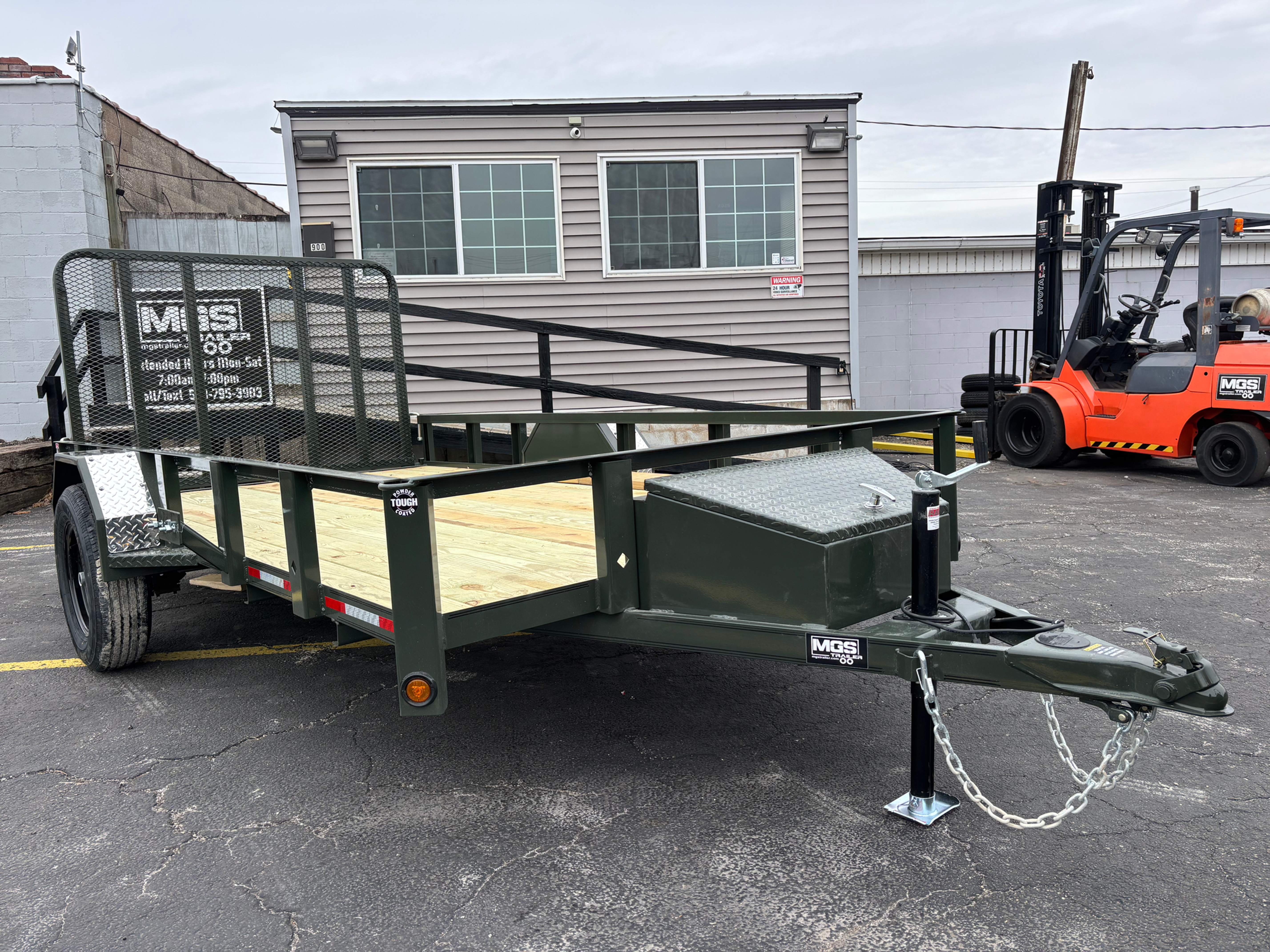 Utility Trailer 6.4' x 12' Single Axle w/Toolbox