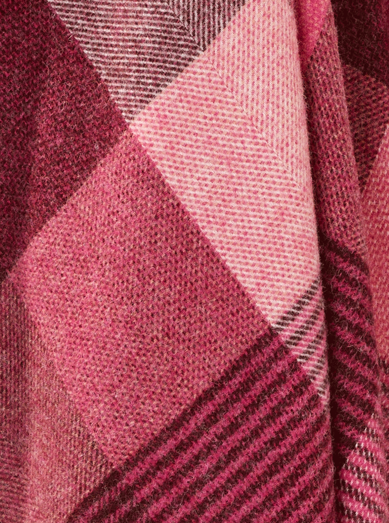 Miniature : Plaid en pure laine - détail du motif "Lindley Raspberry"