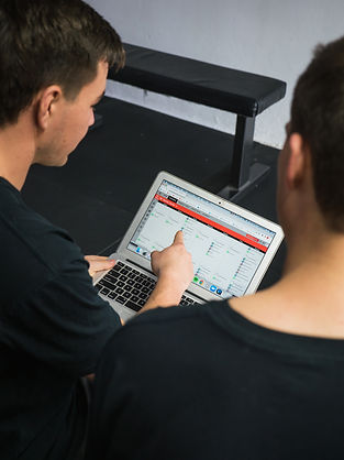 Jeremy Nissen guiding client through training program on laptop