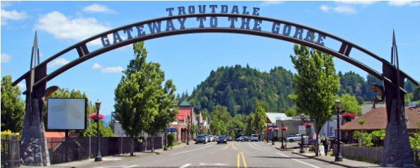 Historic downtown Troutdale Oregon with art galleries and local shops.