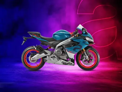 PROMOTION APRILIA ! Profitez dès maintenant d'une garantie de 4 ans et de 500€ de reprise, ou d'accessoires sur les modèles Aprilia RS660 (Factory).
