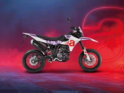 PROMOTION APRILIA! Profitez dès maintenant de 250€ sur le permis de conduire et d'une garantie de 4 ans sur les modèles Aprilia SX 125.