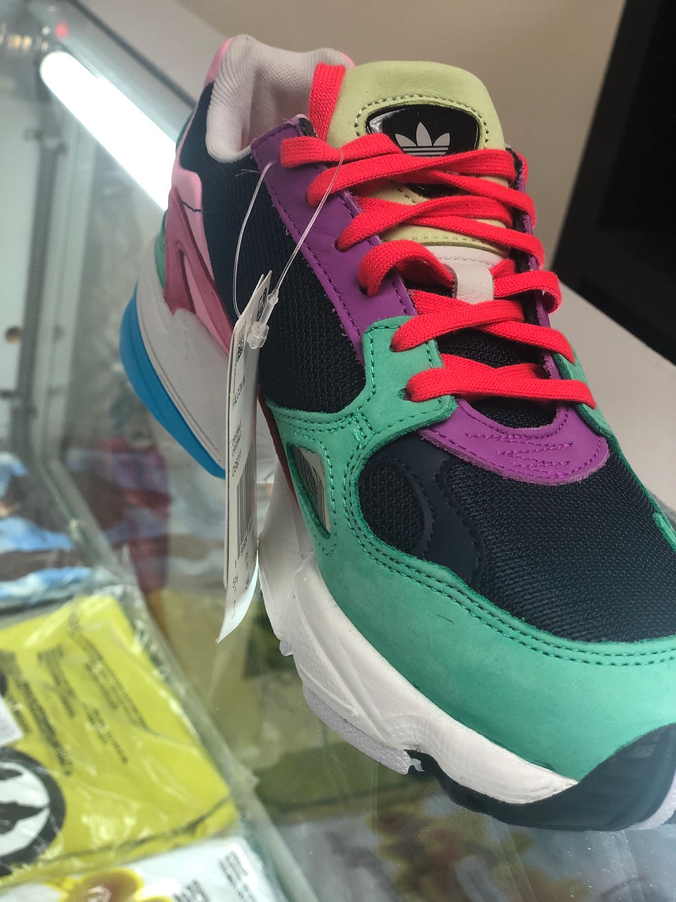 Thumbnail: Adidas Falcon