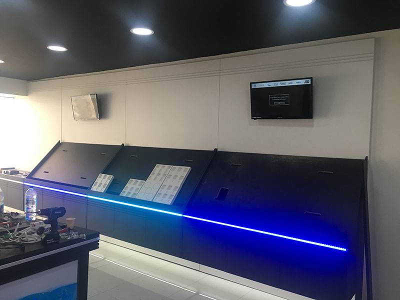 Agencement-présentoires-franchise-cosmétique