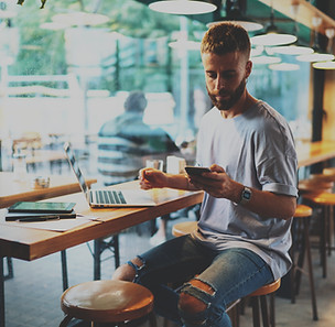 Freelancer working on his laptop at a coffee shop.