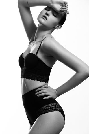 Interview: Cover girl (Issue20 part2) Pauline Ello (France)