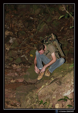 Quentin sur le sentier de la cascade réduit - Cadre Portrait - Sénégal copie.jpg