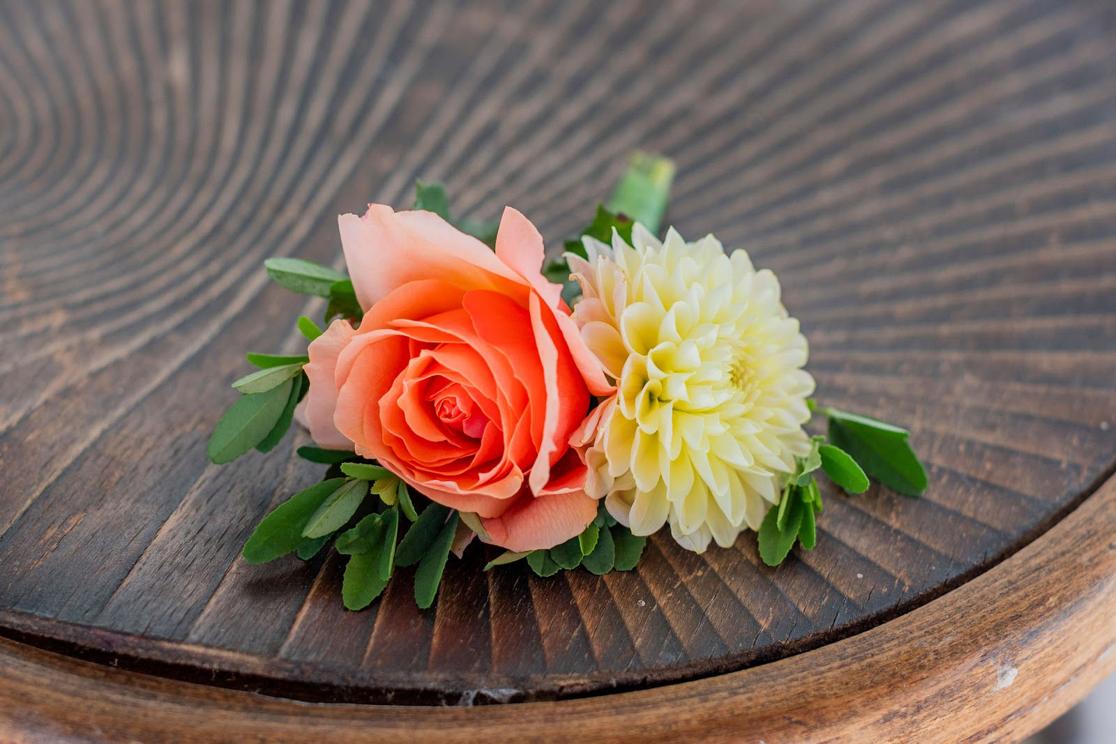 Boutonierre, Simple (pin)