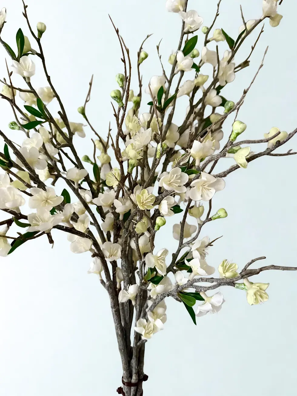 Miniatura: Artificial cherry blossom branch with pink flowers in vase
