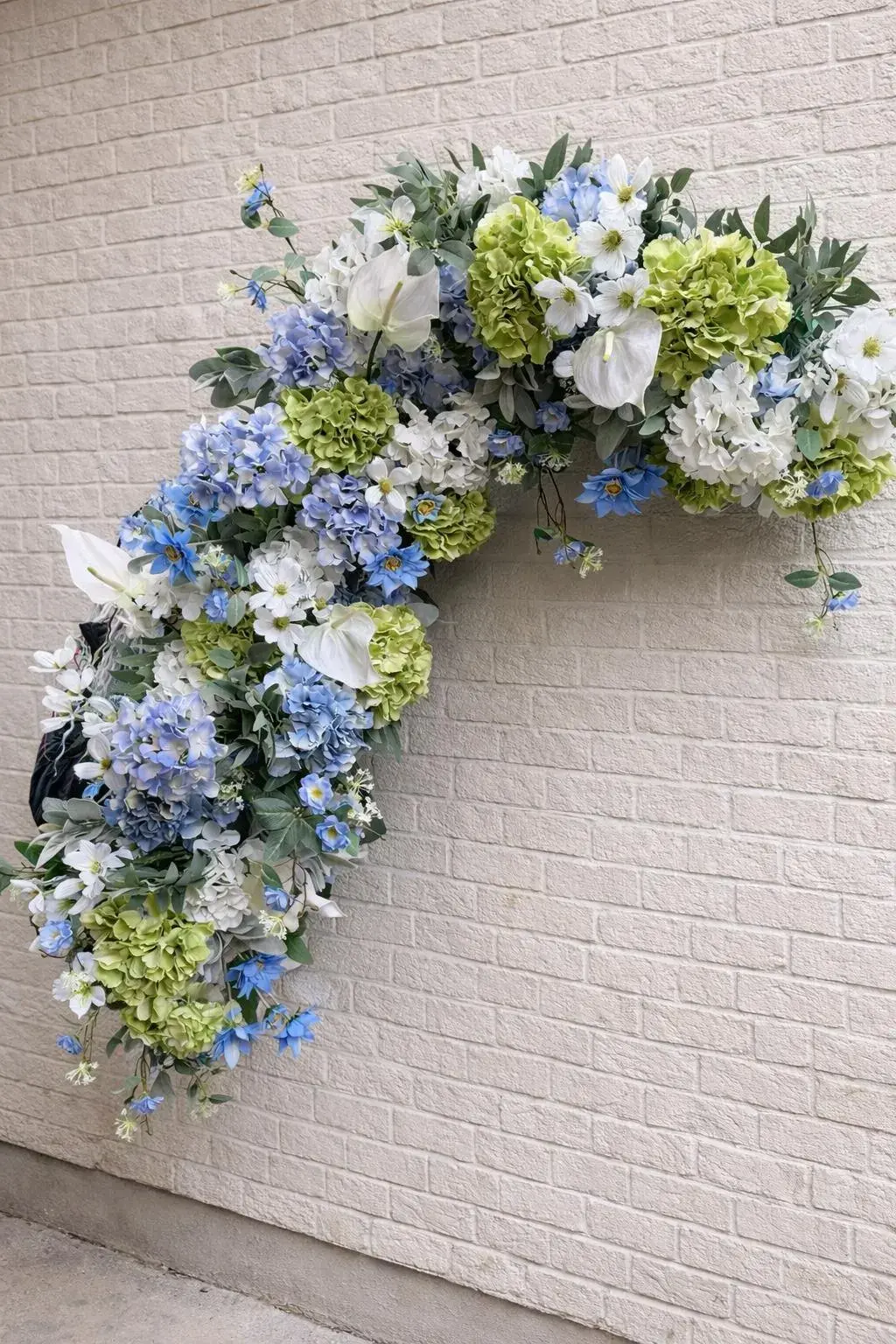 faux-hydrangea-garland-blue-white-green