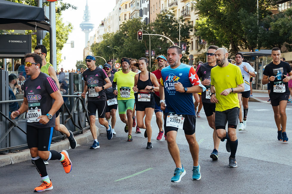 Madrid Marathon runners on Calle de O'Donnell near El Retiro in Madrid, Spain.