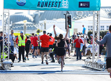 runners finishing the worthing runfest