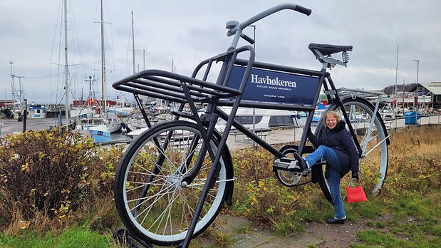 Evelina Poumpalova with bike.jpeg