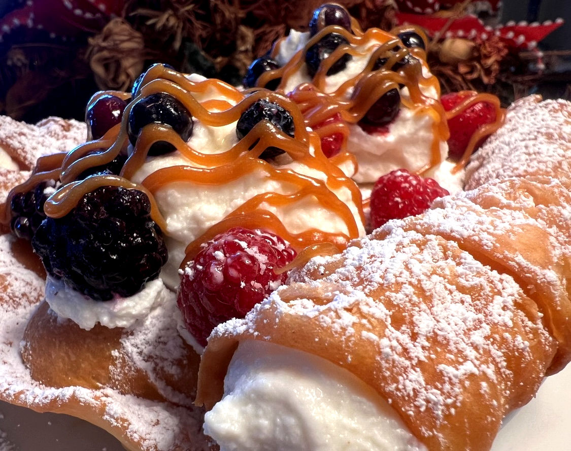 Berries Ricotta Cannoli