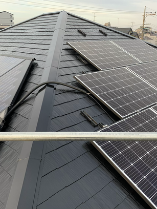 屋根塗装の修繕工程③ソーラーパネル取り付け