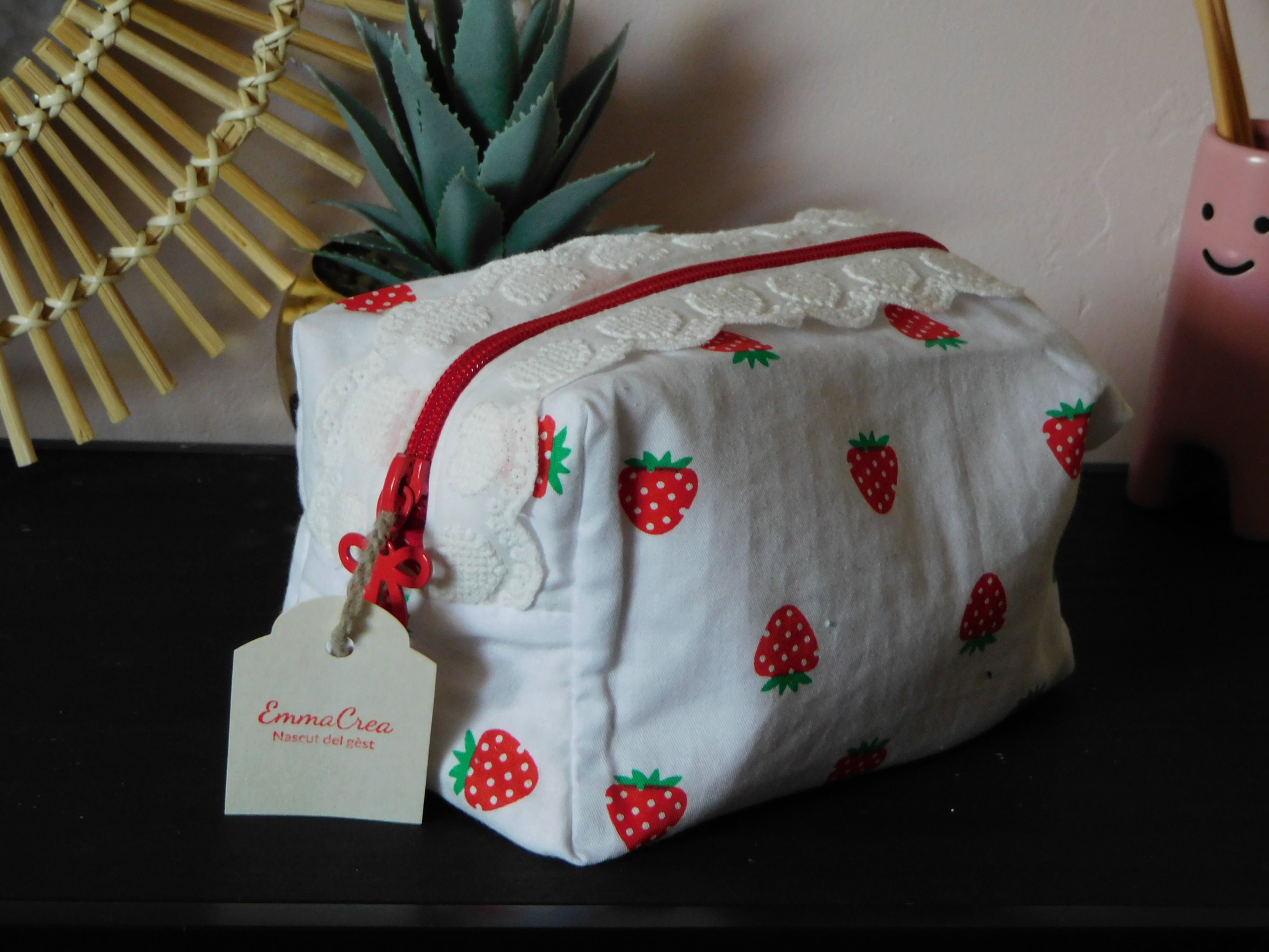 Trousse de toilette - fraise & dentelle