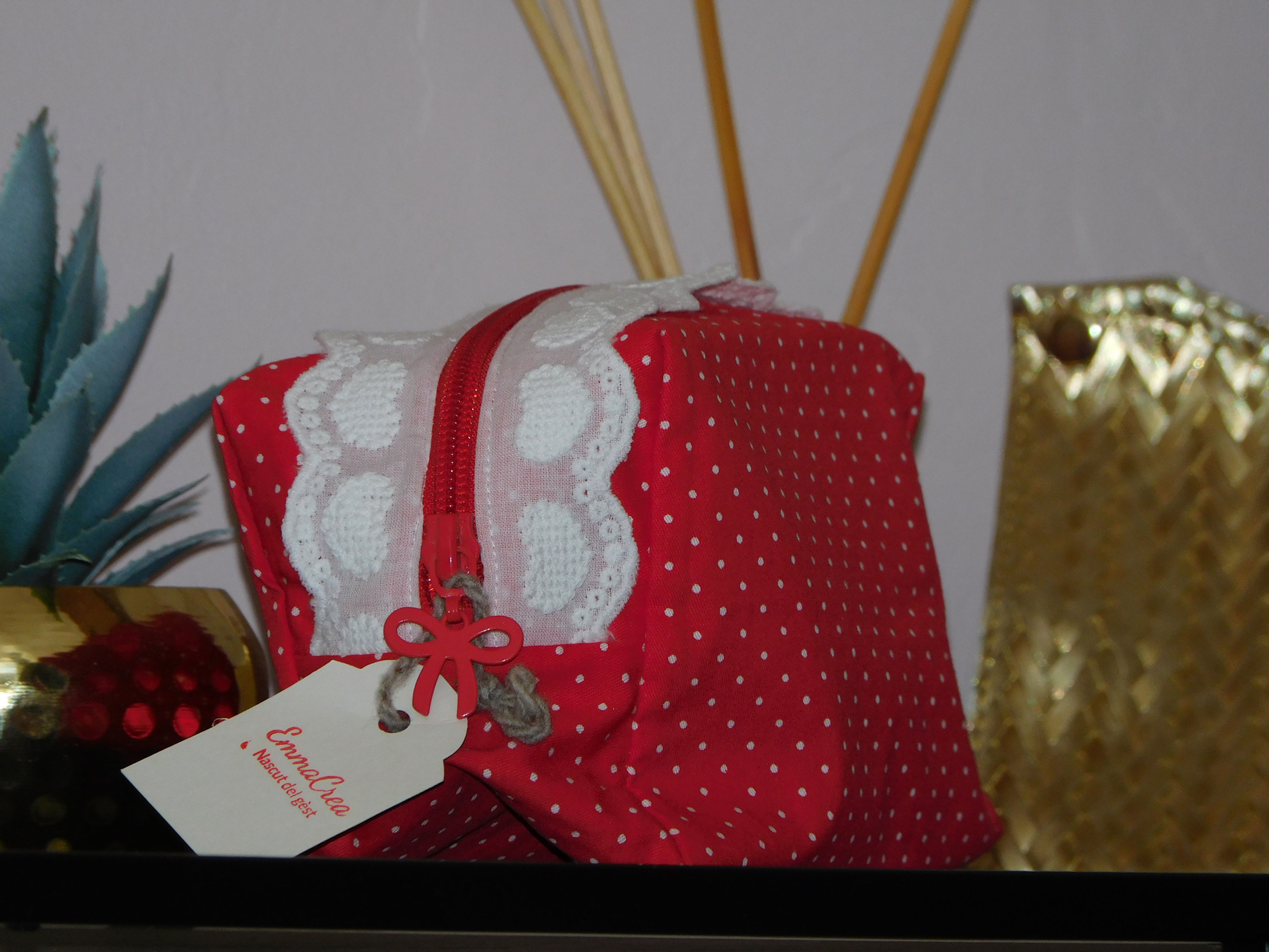 Trousse de toilette rouge - mini pois blanc & dentelle