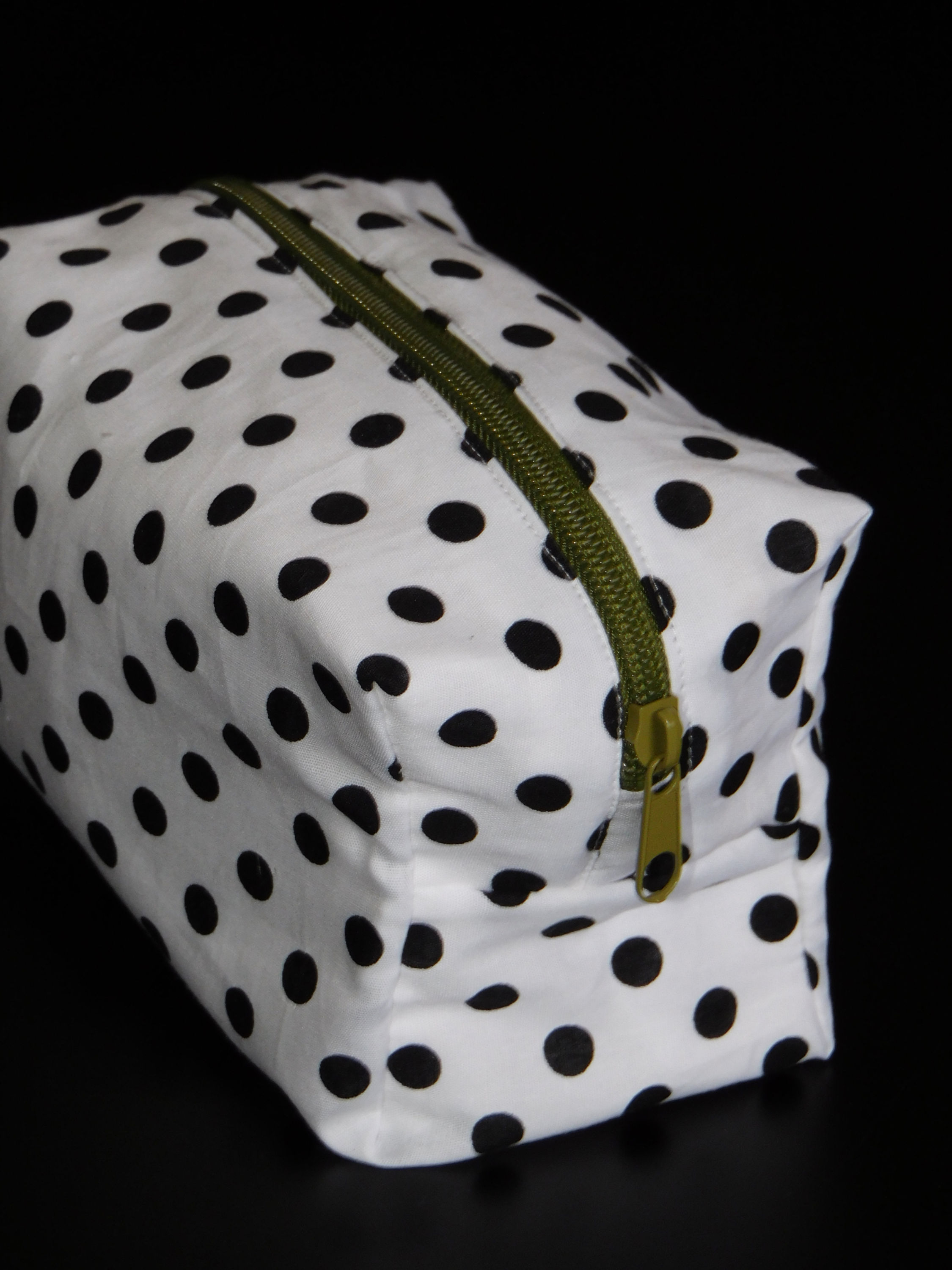 Trousse de toilette - pois noir, kaki