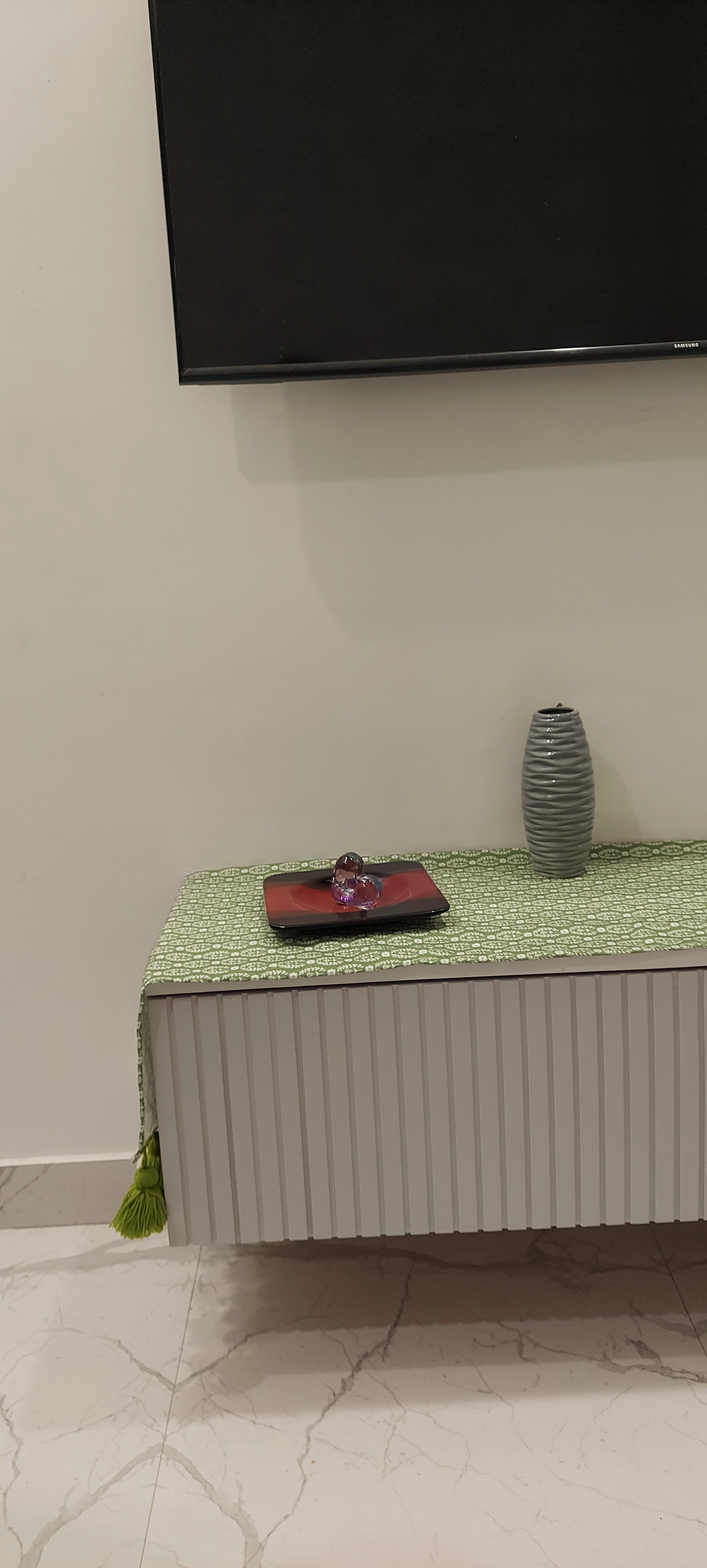 Trail of Leaves TV Console Unit Runner/ TV Cabinet Cover