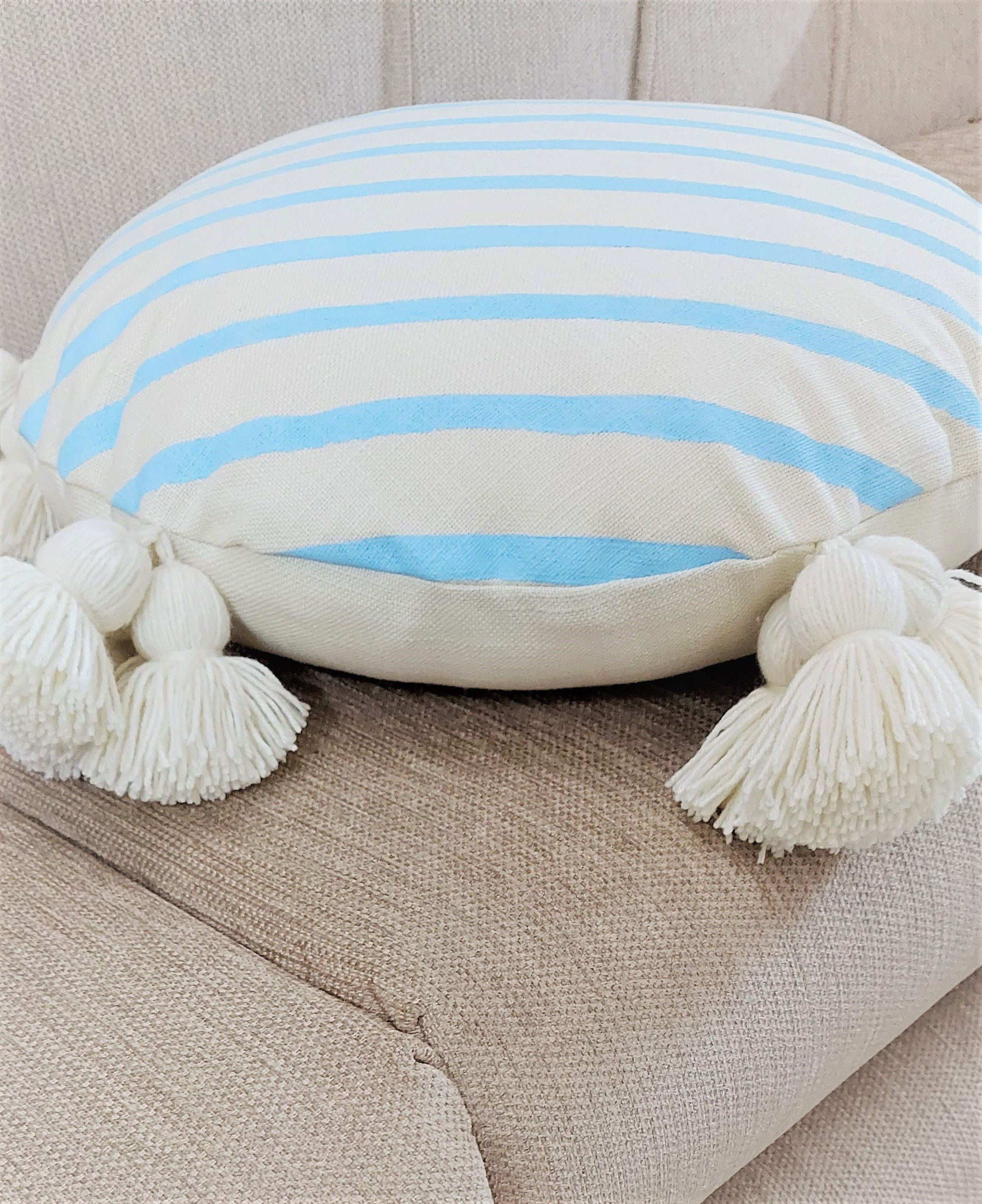 Premium decor fabric round cushion cover with tassels