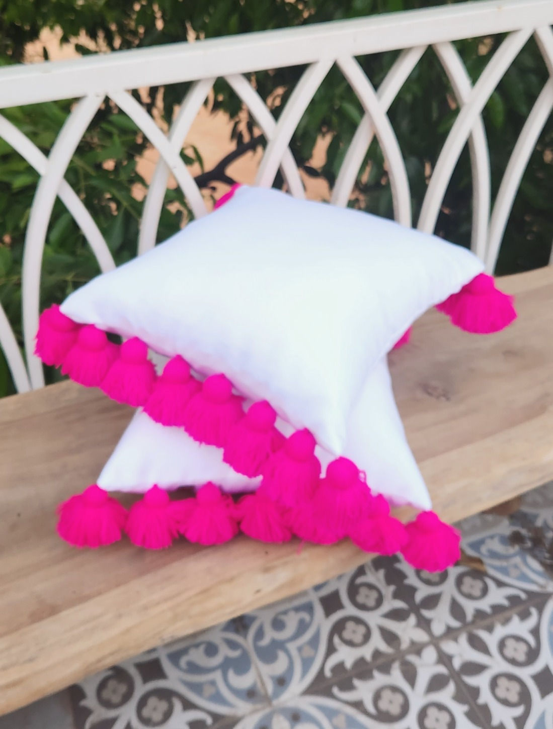 Stylish white cushion cover