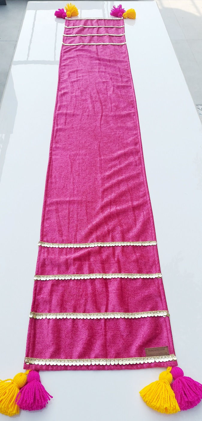 섬네일: Enhance Your Dining Area Ambiance with the Magenta Gold Dust Table Runner