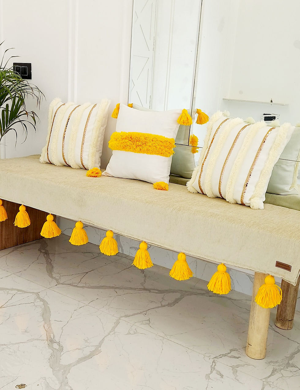 Миниатюра: Pearl White Tufted Moroccan Wedding Embroidered Square Cushion Cover