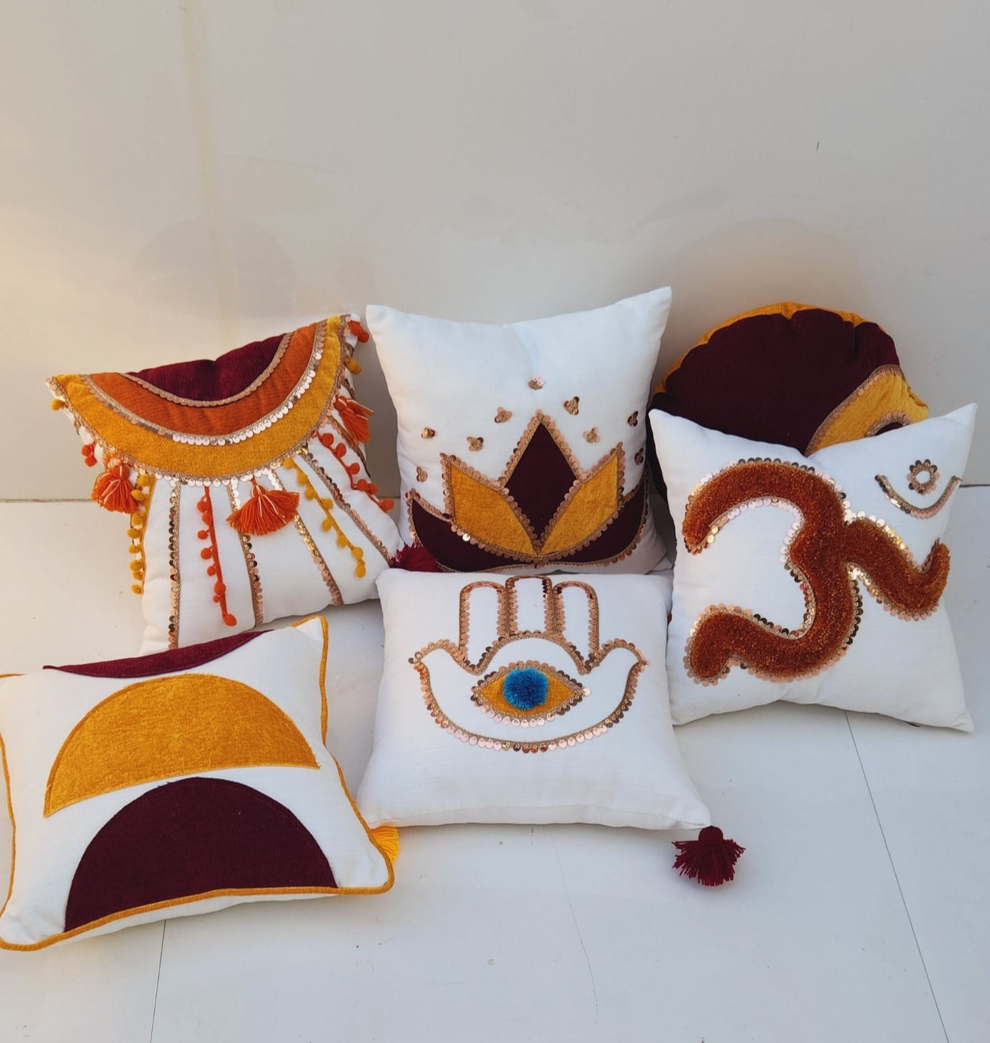Tranquil Lotus-Shaped Cushion Cover for Your Sanctuary