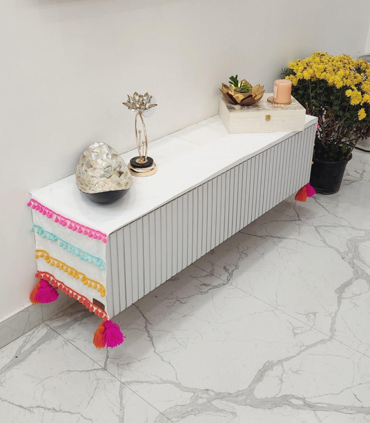 Affordable and stylish table runner for dining room decor