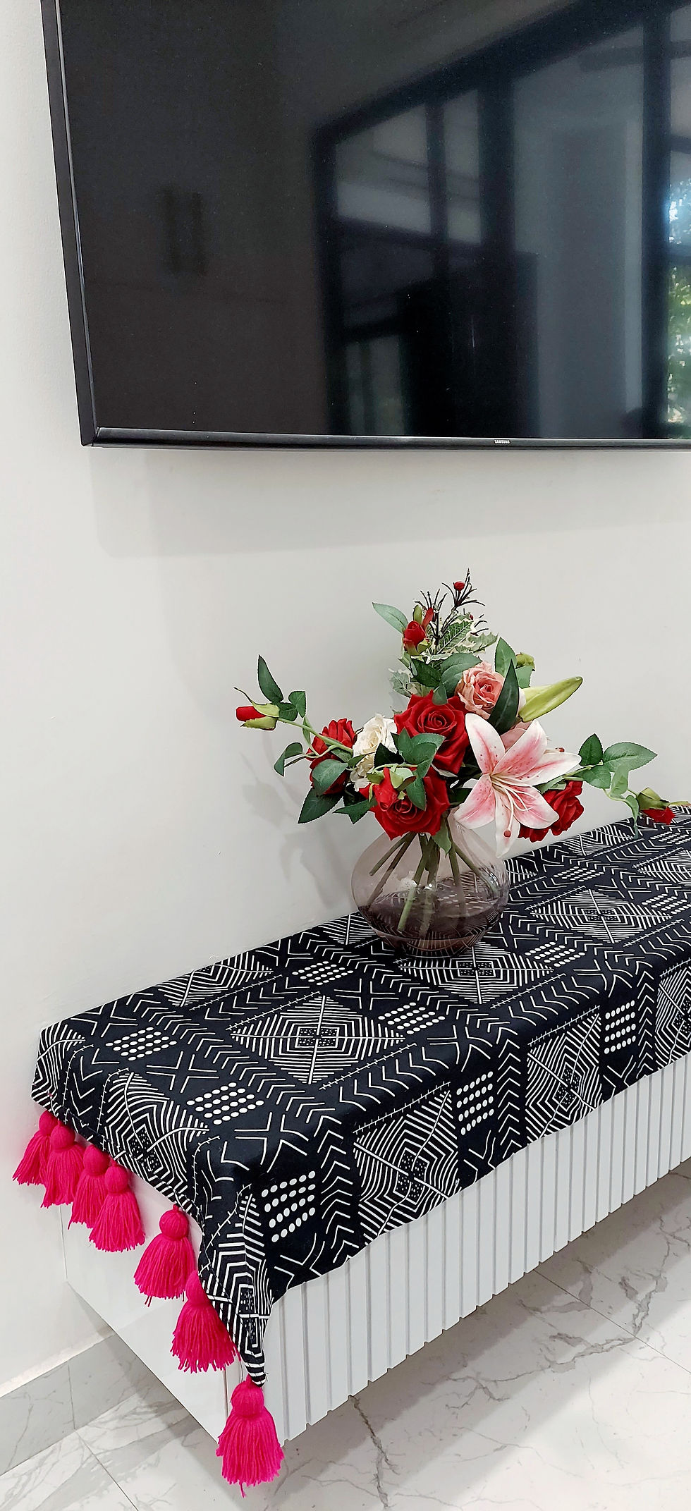 الصورة المصغرة: Black Mud Cloth Inspired Tribal TV Console Unit Cover Diwali Festival Decor