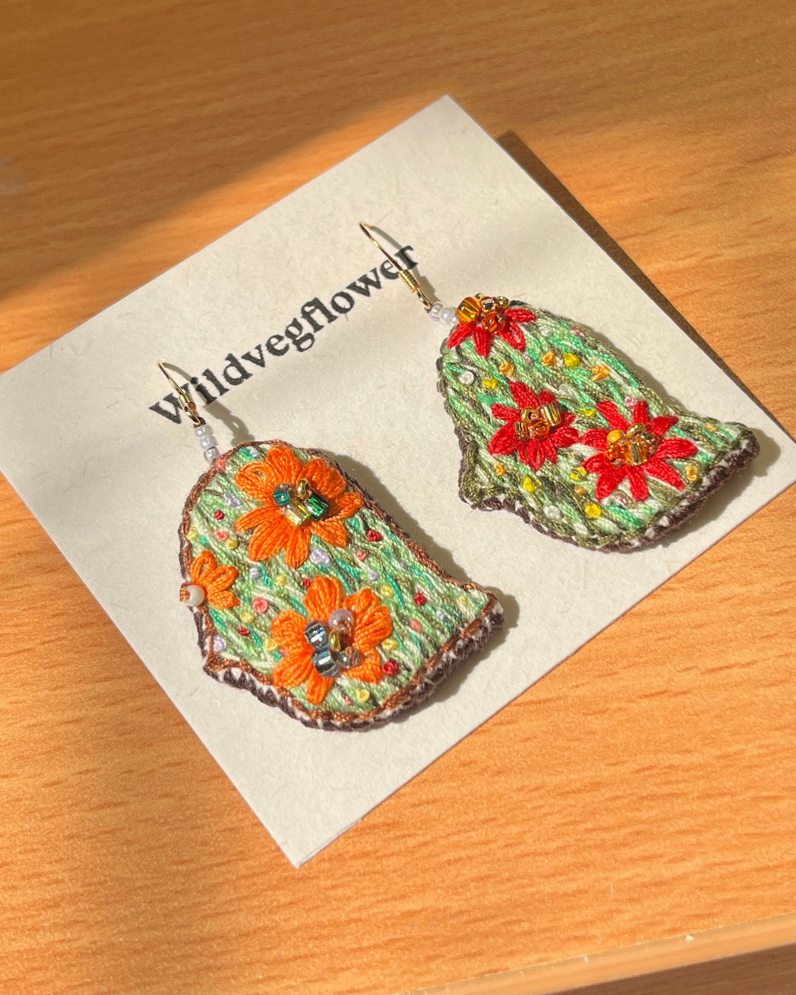 A Gift From the Flower Land Earrings 來自田園的禮物 刺繡耳環