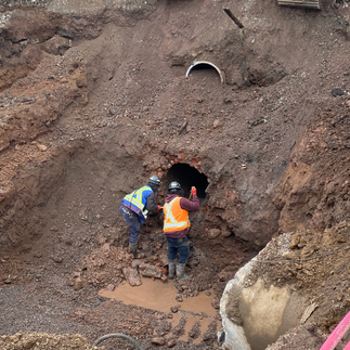 Pipe labours working