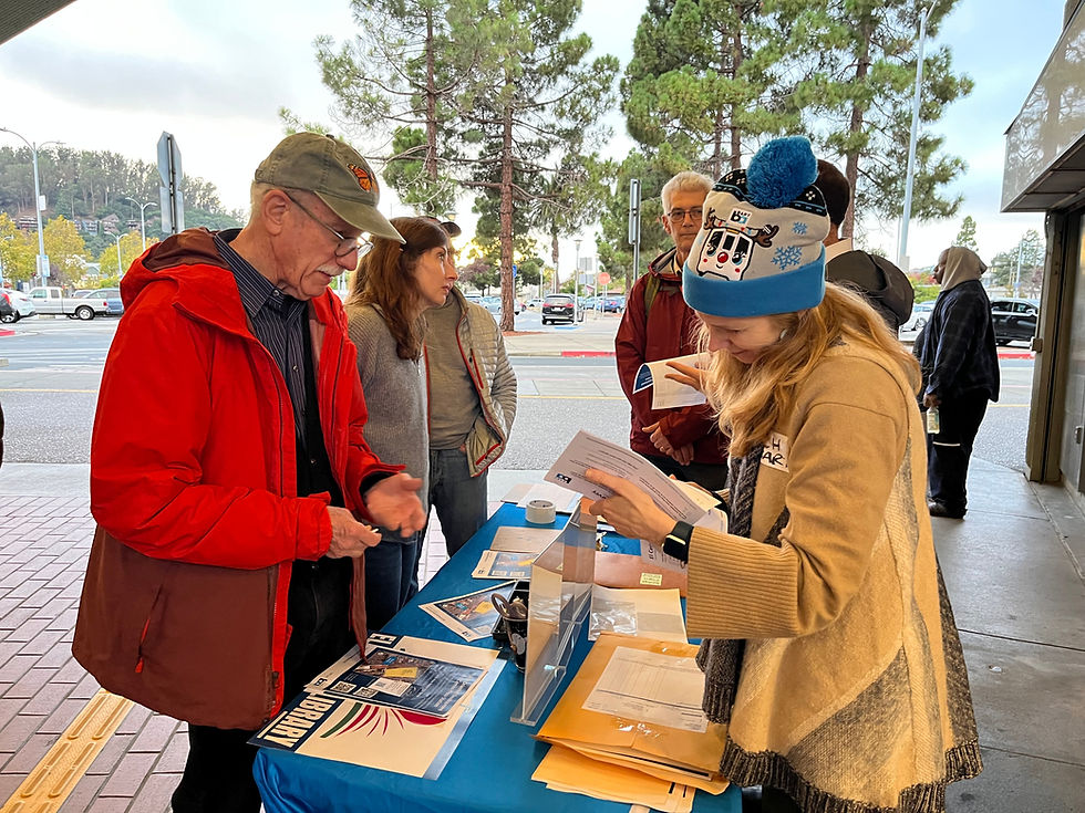 Residents and BART reps at the pop-up meeting on Nov. 5 at the El Cerrito Plaza BART station