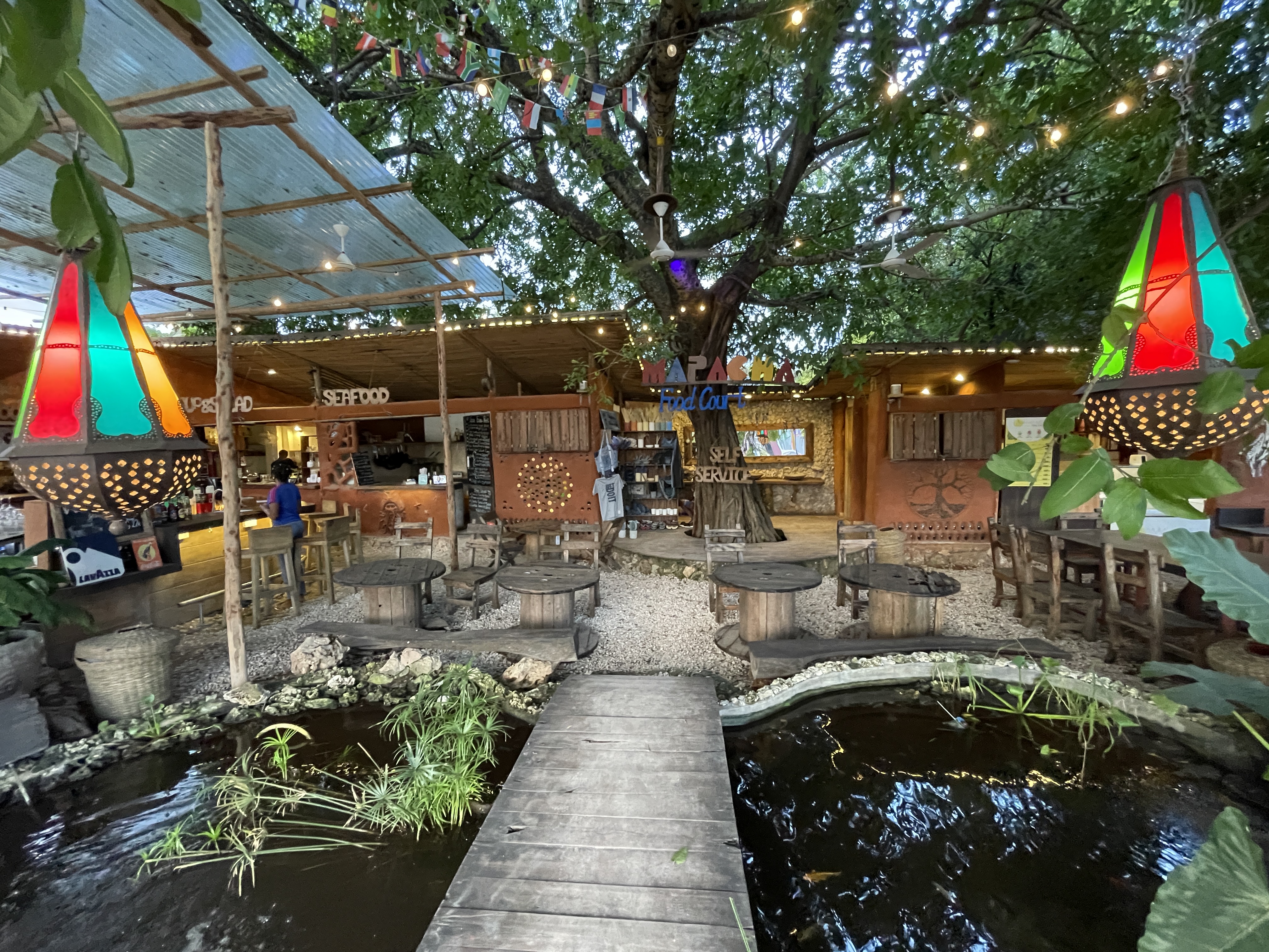 Mapacha Food Court