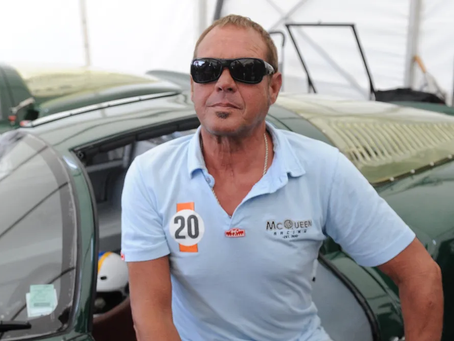 Chad McQueen, conhecido por seu papel como vilão em 'Karatê Kid', morre aos 63 anos.