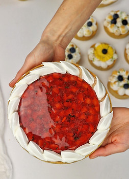 tarta moderna cu capsune