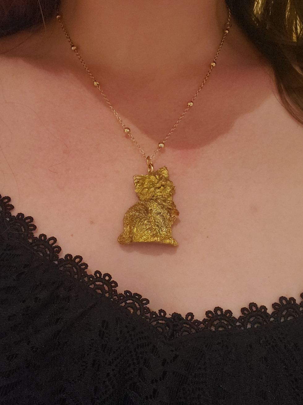 Miniature : Pendentif en résine au design alliant élégance et singularité