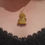 Miniature : Pendentif en résine au design alliant élégance et singularité