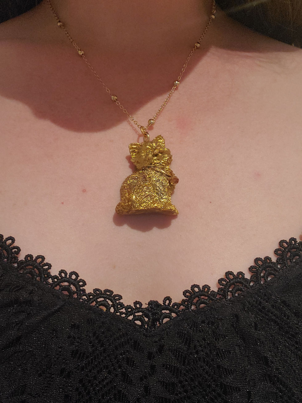 Miniature : Pendentif en résine au design alliant élégance et singularité