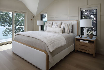 Refined Lakefront Escape