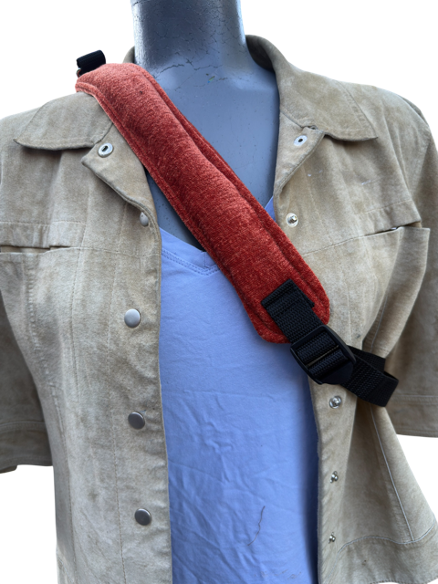 Miniature : Sling Téra, un sac bandoulière unique en cuir végane et tissus recyclés. Élégant, durable et artisanal, inspiré des couleurs