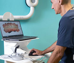 Rigenerazione ossea dentale per anziani presso lo studio dentistico Nuovo Centro Medico Euganeo a Battaglia Terme