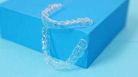 Consegna degli allineatori trasparenti presso Nuovo Centro Medico Euganeo dentista a Battaglia Terme