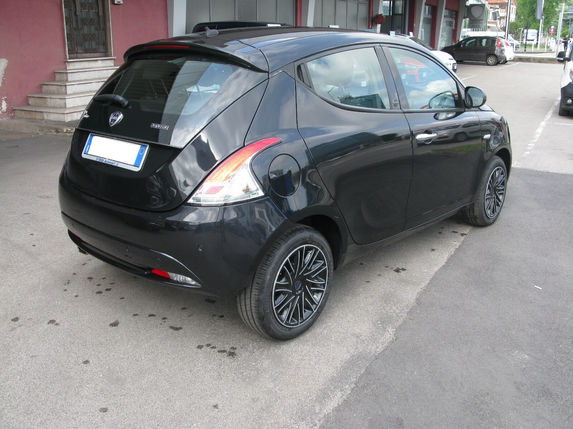 Scopri un'occasione autoLancia Ypsilon Ypsilon 1.0 FireFly 5 porte S&S Hybrid Ecochic Goldda Cozza Automobili Montecchio Maggiore – Vicenza